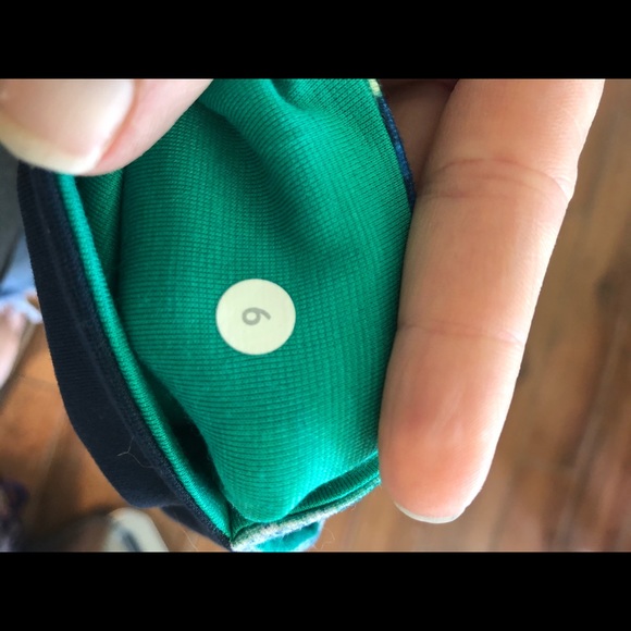 Lululemon Reversible Wunderunder Crop Sz 6 - Picture 5 of 5